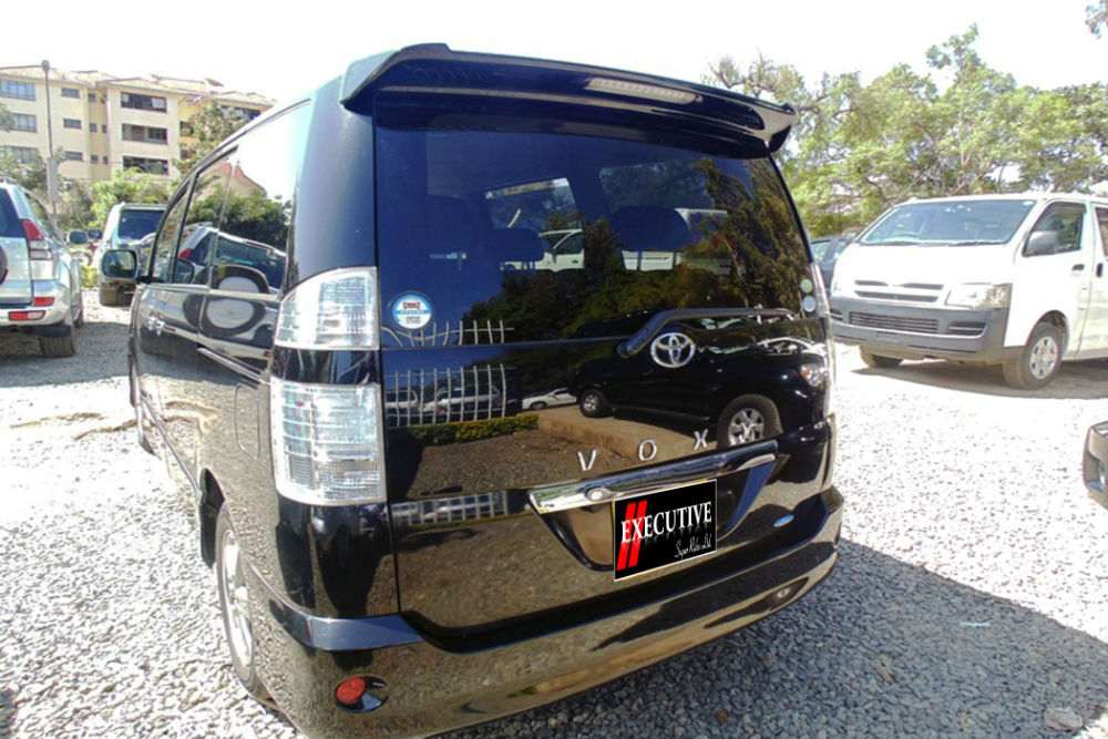 toyota voxy jan30 back photo