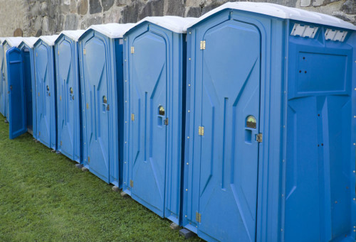 Portable-toilets-MANY