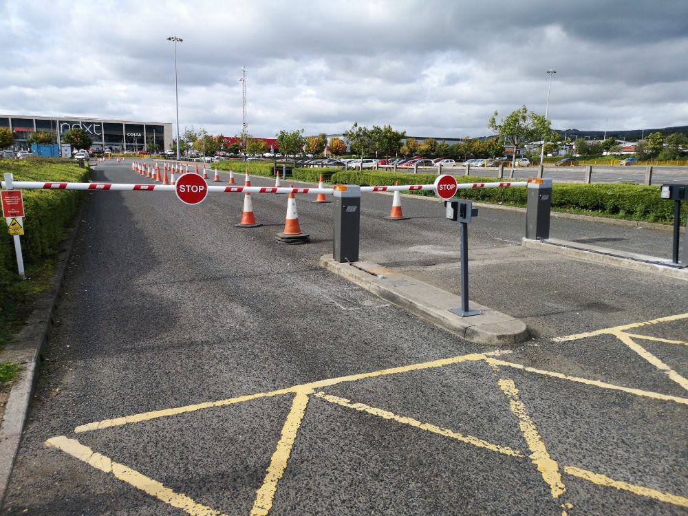 automatic road barrier