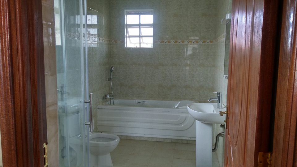 Runda paradise - bathroom