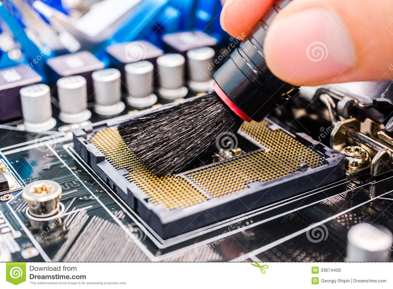 computer-cleaning-main-parts-brush-33674409
