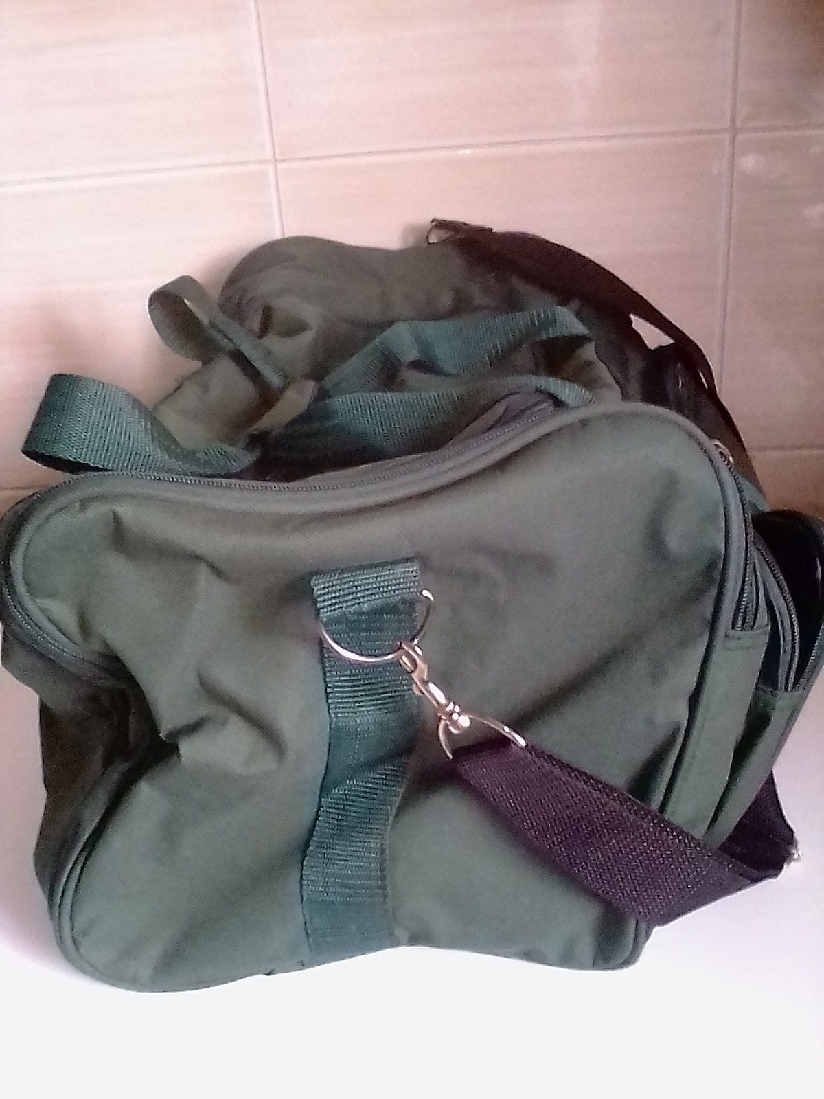 green travel bag (6)