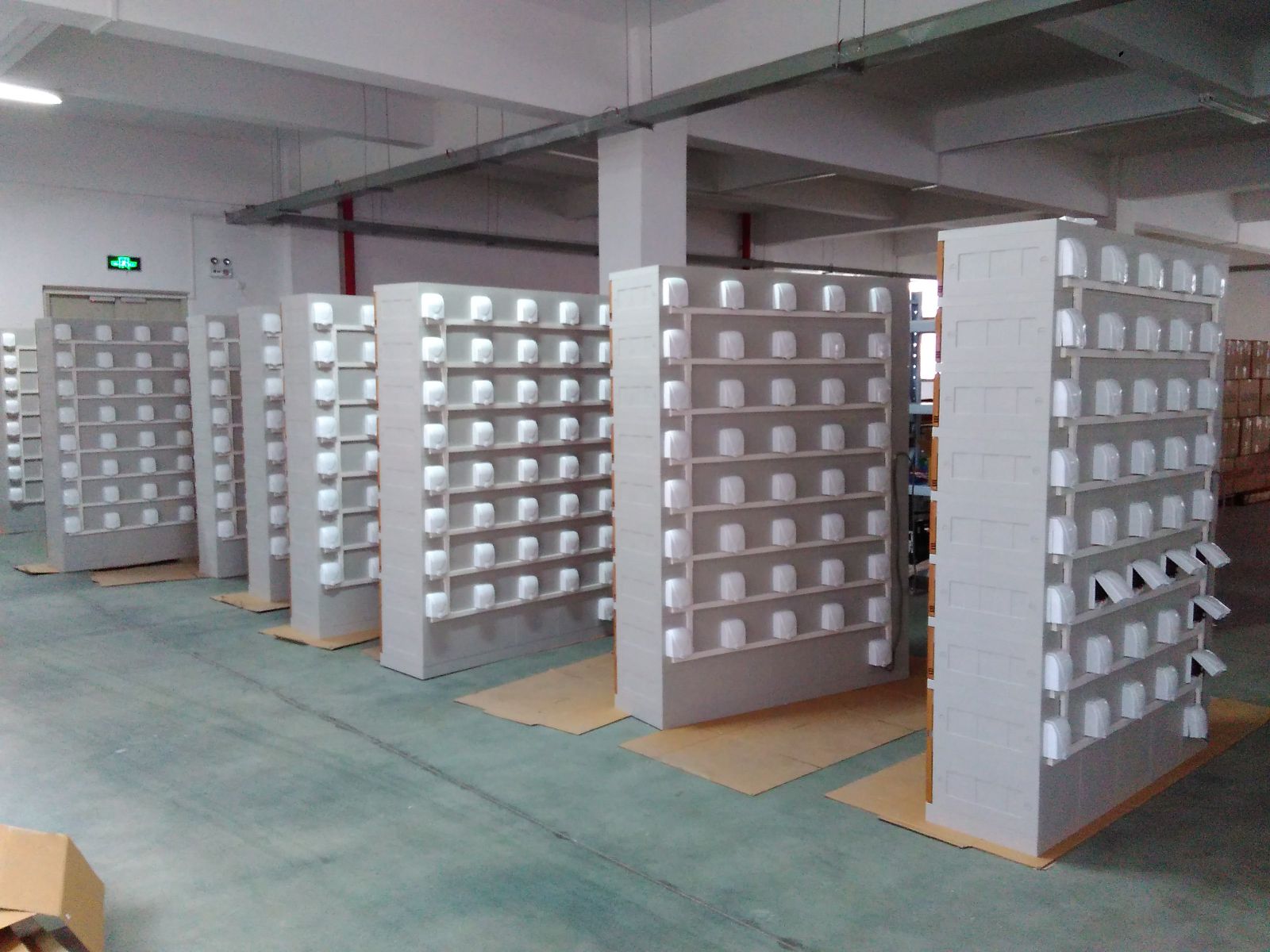 charging-lockers-with-high-quality-wires