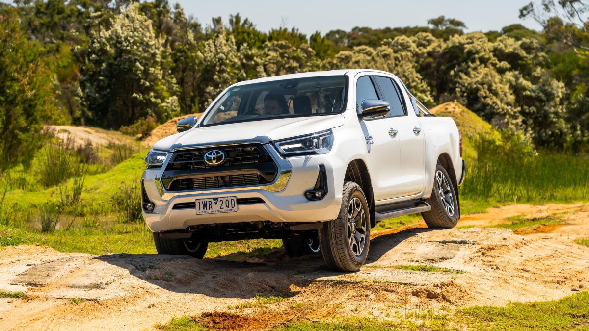 2023-Toyota-HiLux-SR5-HERO-16x9-2